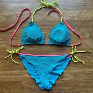 Body Glove women’s swimsuit. Top and bottom size large.
